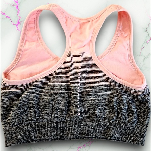 Women’s Sports Bra Athletic top Size Small - Picture 2 of 4
